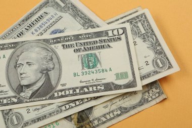 Bir sürü nakit bize dolar