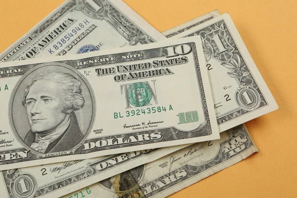 Bir sürü nakit bize dolar