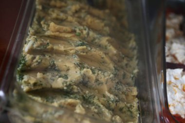 Geleneksel Türk ve Yunan yemek meze masası