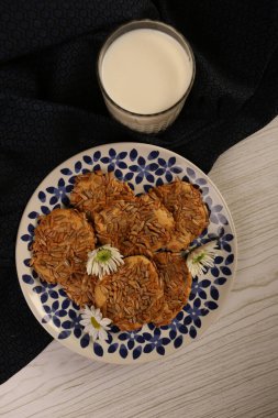 Koyu çikolata parçaları ile tanımlama