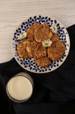 Koyu çikolata parçaları ile tanımlama