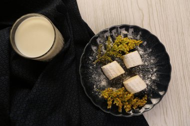 Koyu çikolata parçaları ile tanımlama