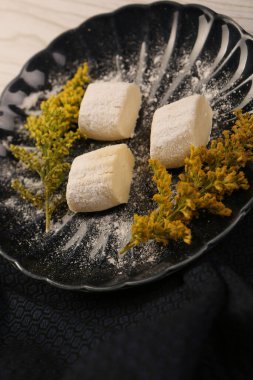 Koyu çikolata parçaları ile tanımlama