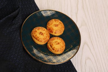 Koyu çikolata parçaları ile tanımlama