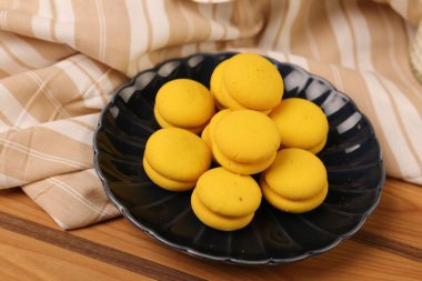 Koyu çikolata parçaları ile tanımlama