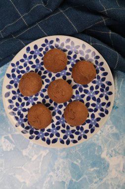 Koyu çikolata parçaları ile tanımlama