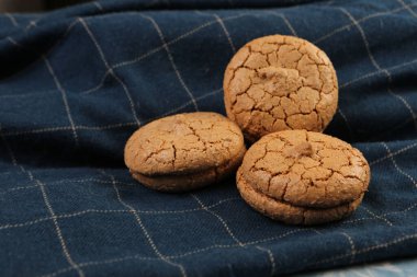 Koyu çikolata parçaları ile tanımlama