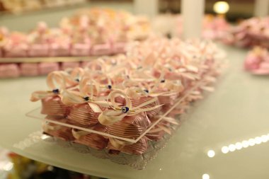 bir sürü değişik çikolatalı pralin