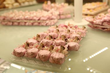 bir sürü değişik çikolatalı pralin