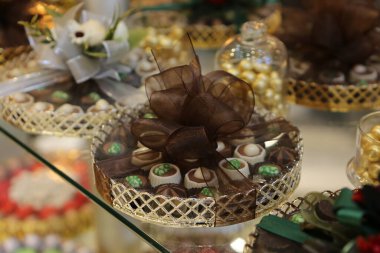 bir sürü değişik çikolatalı pralin
