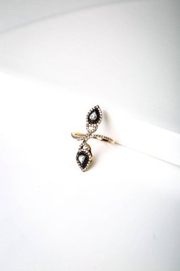 Elmas Mücevherler ve Moda Mücevherleri