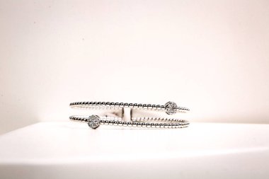 Elmas Mücevherler ve Moda Mücevherleri