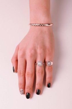 Elmas Mücevherler ve Moda Mücevherleri