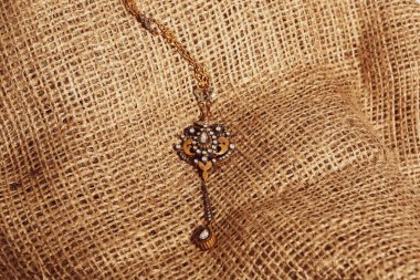 Elmas Mücevherler ve Moda Mücevherleri