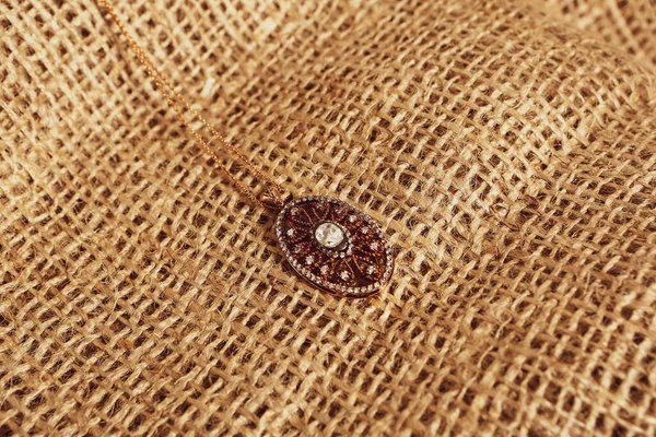 Elmas Mücevherler ve Moda Mücevherleri