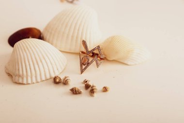 Elmas Mücevherler ve Moda Mücevherleri