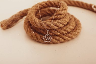 Elmas Mücevherler ve Moda Mücevherleri