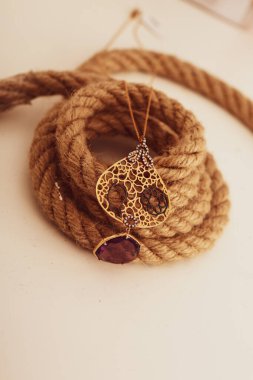 Elmas Mücevherler ve Moda Mücevherleri