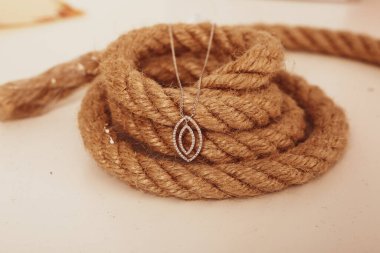 Elmas Mücevherler ve Moda Mücevherleri