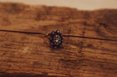 Elmas Mücevherler ve Moda Mücevherleri