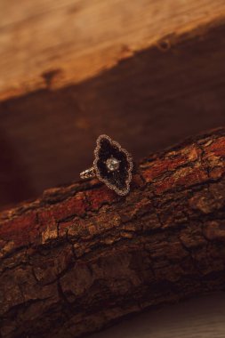 Elmas Mücevherler ve Moda Mücevherleri