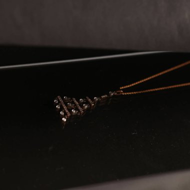 Elmas Mücevherler ve Moda Mücevherleri