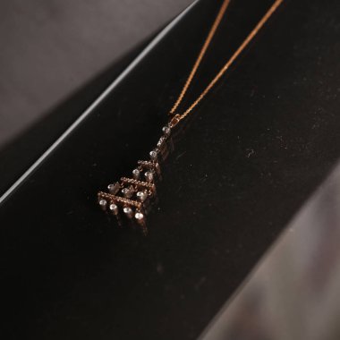 Elmas Mücevherler ve Moda Mücevherleri