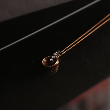 Elmas Mücevherler ve Moda Mücevherleri