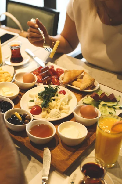 Kaya Dan Lezat Sarapan Turki — Stok Foto