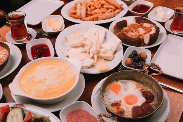 zengin ve leziz Türk Kahvaltı