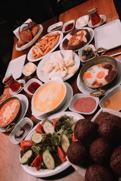 Reichhaltiges Und Köstliches Türkisches Frühstück — Stockfoto