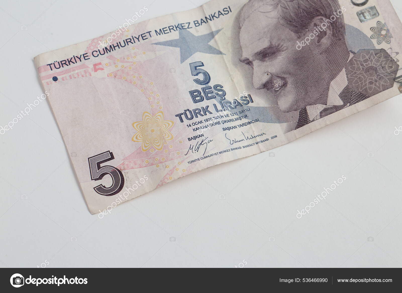 土耳其货币土耳其里拉钞票—— 库存社论照片© utkudemirsoy #536466990