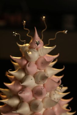 Masada lezzetli bir pasta var.