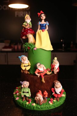 Masada lezzetli bir pasta var.