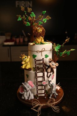 Masada lezzetli bir pasta var.