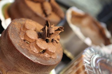 Masada lezzetli bir pasta var.