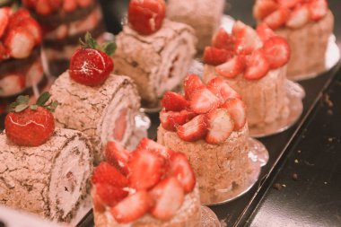 Masada lezzetli bir pasta var.