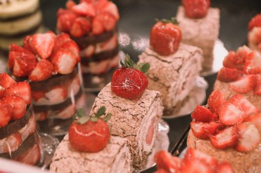 Masada lezzetli bir pasta var.