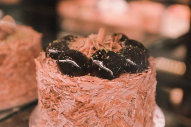 Masada lezzetli bir pasta var.