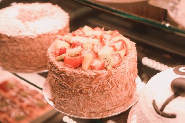 Masada lezzetli bir pasta var.