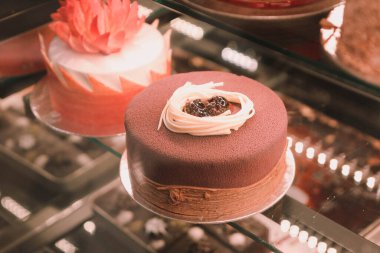 Masada lezzetli bir pasta var.