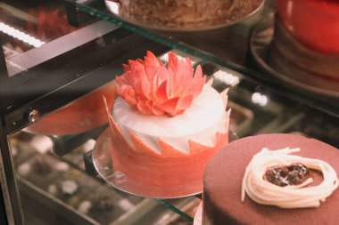 Masada lezzetli bir pasta var.