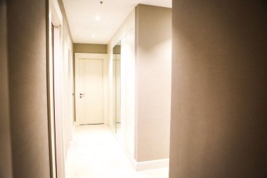 Lüks ev koridorunun içi