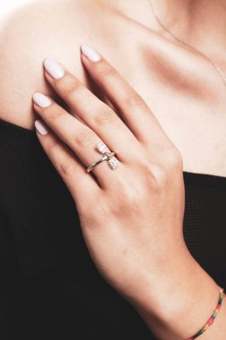 Elmas Mücevherler ve Moda Mücevherleri