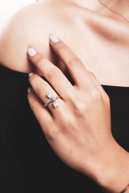 Elmas Mücevherler ve Moda Mücevherleri