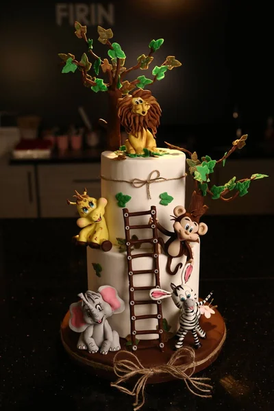 Masada lezzetli bir pasta var.