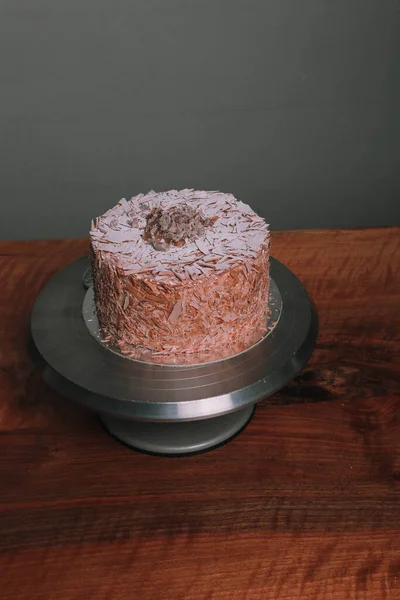 Tabuleiro Com Delicioso Bolo Mesa — Fotografia de Stock