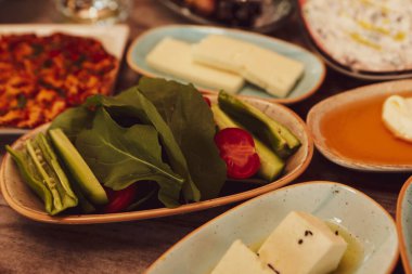Geleneksel Türk ve Yunan yemek meze masası