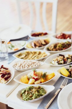 Geleneksel Türk ve Yunan yemek meze masası