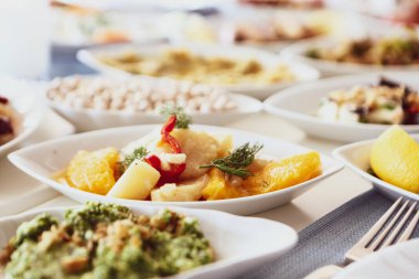Geleneksel Türk ve Yunan yemek meze masası